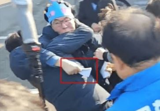이재명 피습 피의자, 60대 전직 공무원