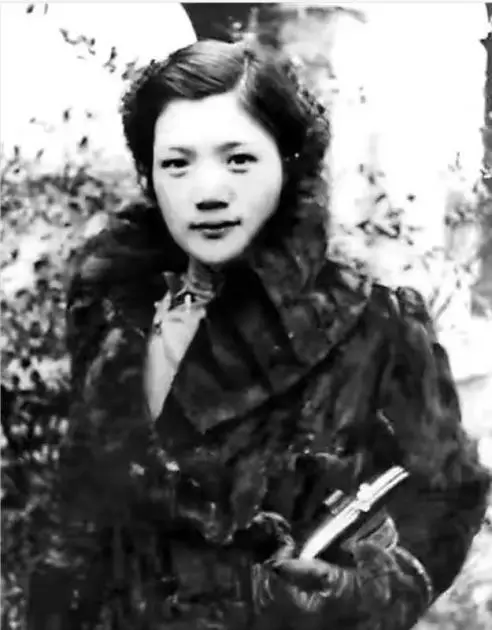 中 국가안보국이 공개한 ‘비밀문서’ 1호의 붉은 女 특공요원들