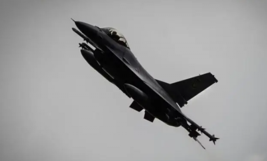 아군 미사일에 F-16 격추... 젤렌스키, 공군사령관 교체