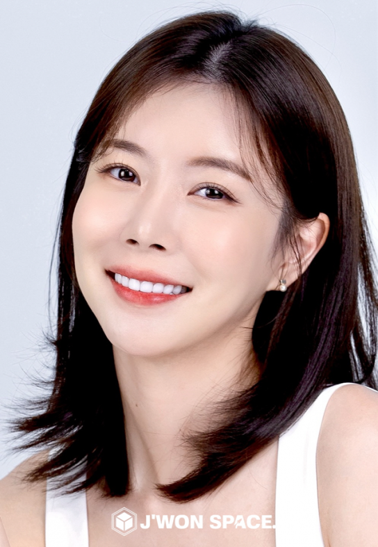 가수 장혜리, 제이원스페이스와 전속 계약 체결… 차세대 트로트 퀸의 행보 기대
