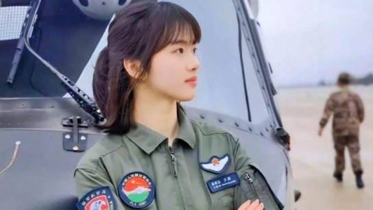 해방군 최고 미녀 조종사 '송혜교' 닮은꼴로 화제