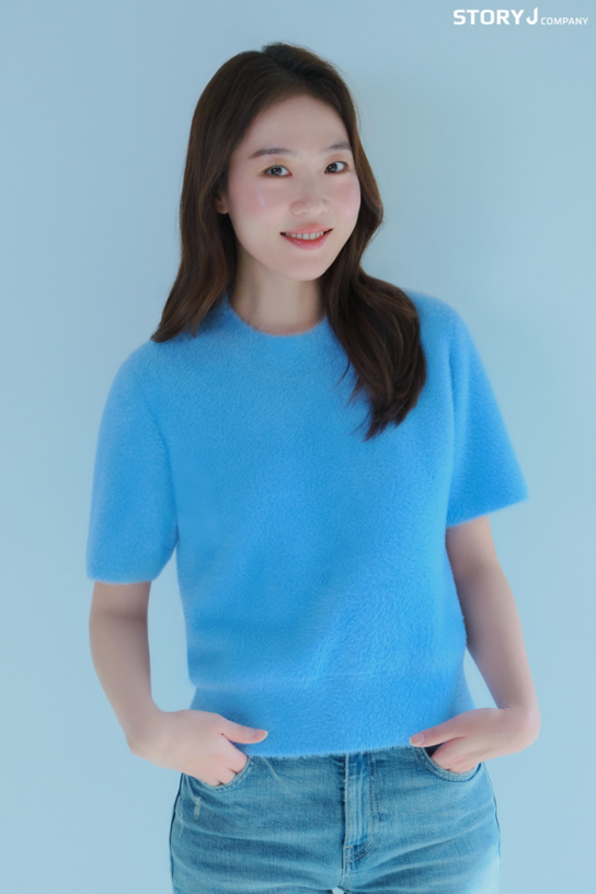 배우 주민경, 새 프로필 A컷 공개…물오른 미모 ‘세련된 분위기’