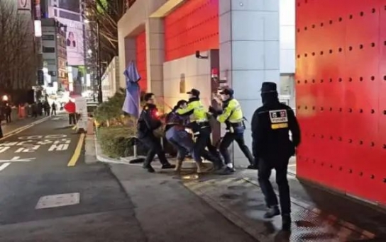 반중 정서, 경제 타격 불러… 환구시보 "음모론에 빠지지 마라" 경고